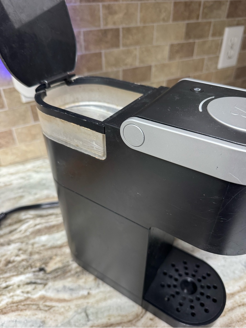 Keurig Single-Serve Coffee Maker w/ 3 refillable pods included! BPA-Free. - Picture 4 of 5